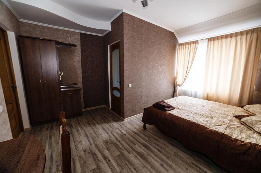 Corner House Hotel Lutsʼk Esterno foto